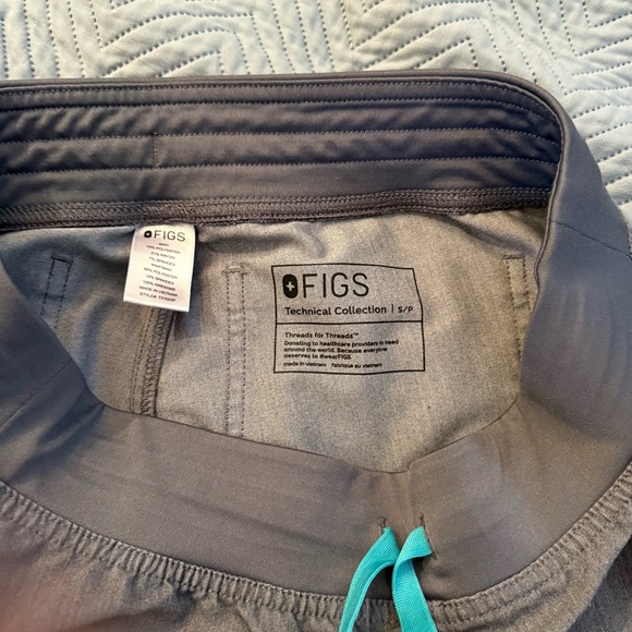 Figs Graphite Scrub Set - Picture 4 of 4